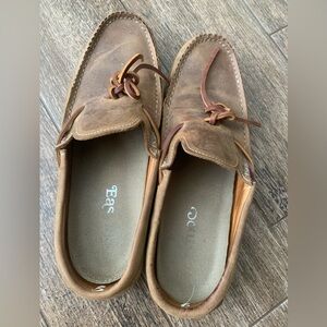 Easy Moc Men’s, size 10. Worn indoors only. Preloved.